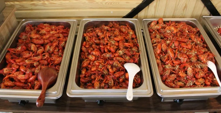 小龙虾三个口味合照自助餐美食