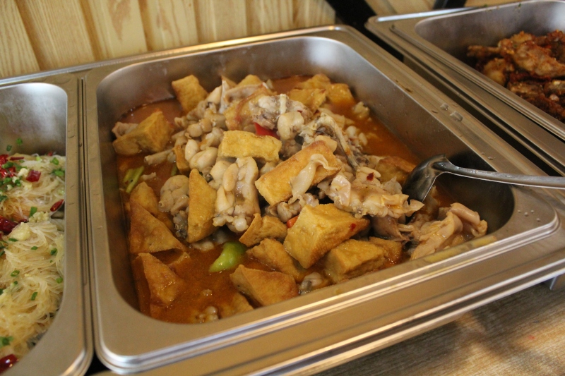 臭豆腐牛蛙自助餐美食