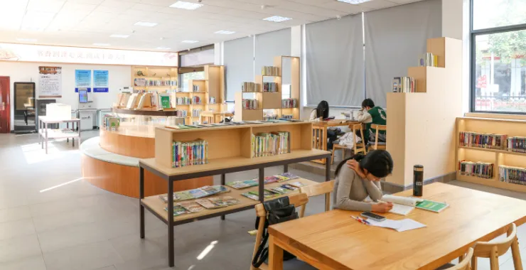 余姚城市书房书架借书看书读书阅览室沙发还书借阅课外书党建书屋