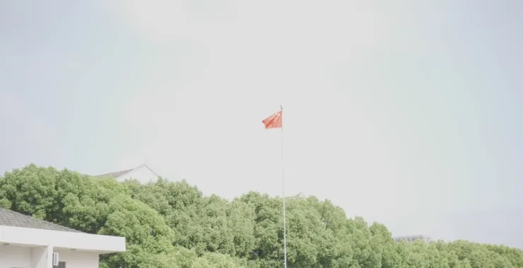 小学国旗学校蓝天教育