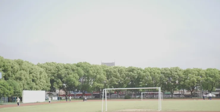 小学操场校园学校运动健身跑步草坪
