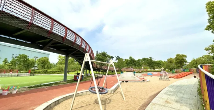 余姚蛇山公园花园绿道塑胶跑道沙坑