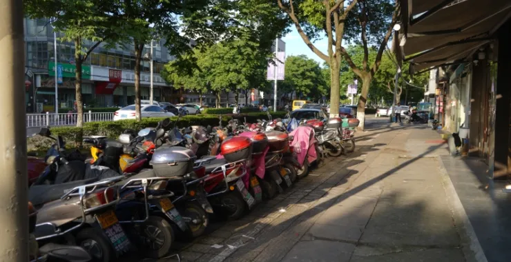 余姚街头电瓶车