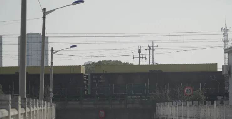 余姚剑江村拆迁地块货运火车