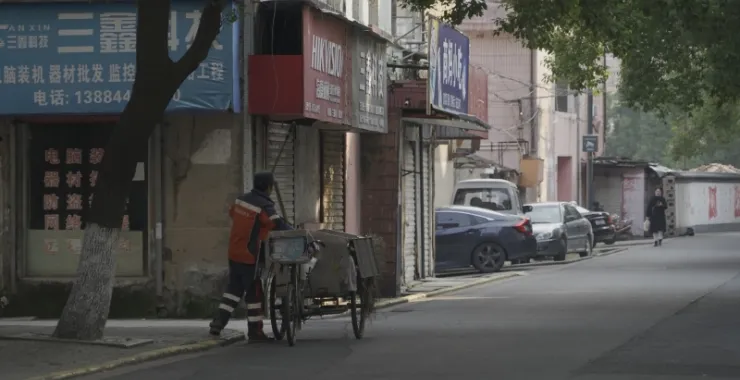 余姚街头马路环卫工