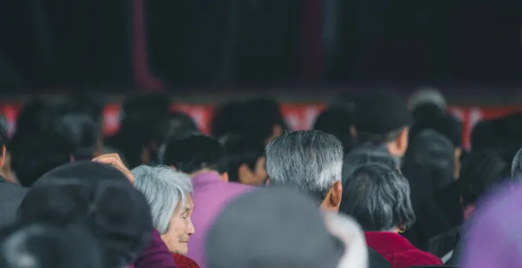 余姚姚剧唱戏戏曲社戏后台化妆演员农村民间活动老年人传统看戏