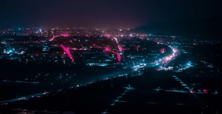 余姚城区城市夜景灯火灯光公路高楼建筑高空月亮晚上俯瞰城市航拍全貌全景金碧辉煌交通路灯车水马龙车流