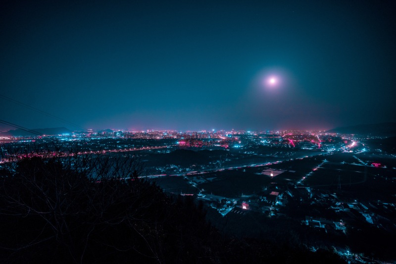 余姚城区城市夜景灯火灯光公路高楼建筑高空月亮晚上俯瞰城市航拍全貌全景金碧辉煌交通路灯车水马龙车流