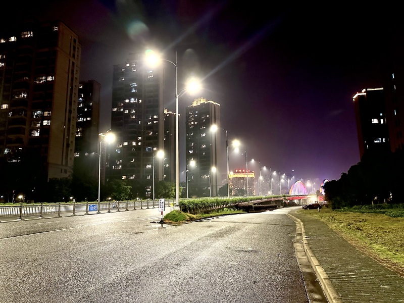余姚开丰桥桥脚非机动车道夜景路灯