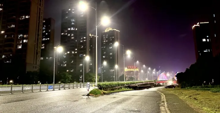 余姚开丰桥桥脚非机动车道夜景路灯