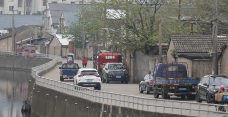 余姚中江河流汽车
