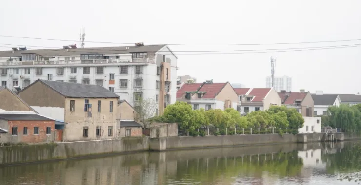 余姚自建房河流中江