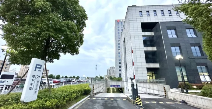 余姚市妇幼保健医院二院妇保儿保地下车库入口