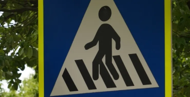 路标路牌指示交通