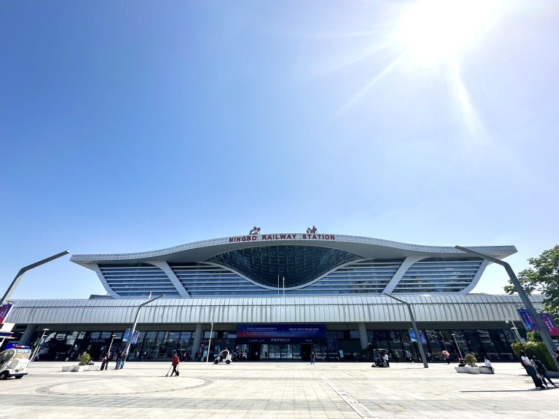 宁波火车站动车站一楼外广场南广场