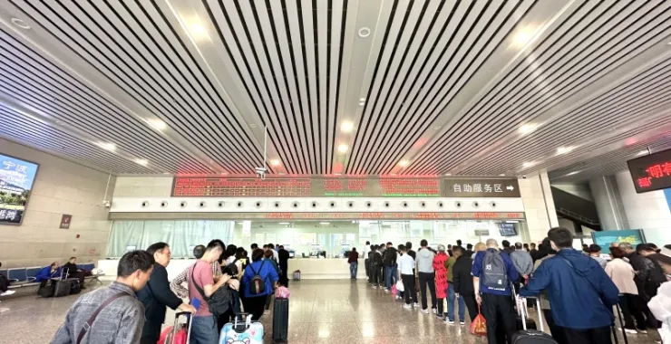 宁波火车站动车站一楼售票处人工窗口