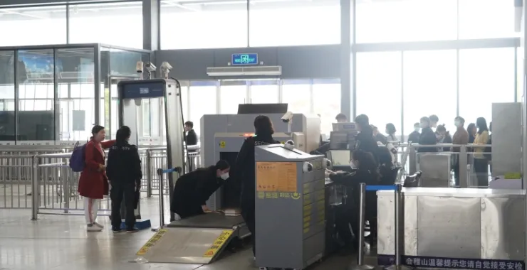余姚高铁北站安检入口
