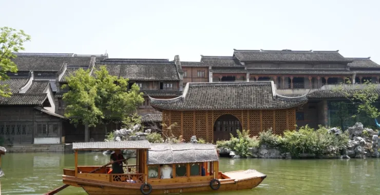 嘉兴濮院古镇游船老房子