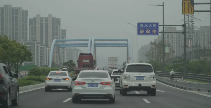 余姚马路早高峰汽车舜水大桥交通
