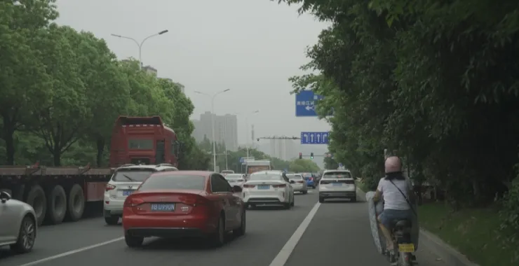 余姚马路早高峰汽车交通