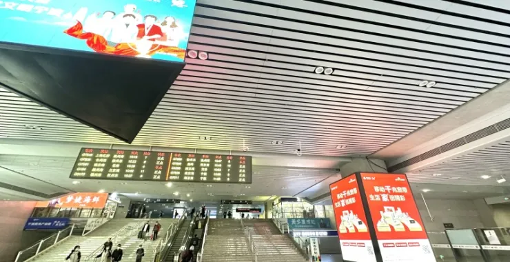 宁波火车站动车站地到站口到达站