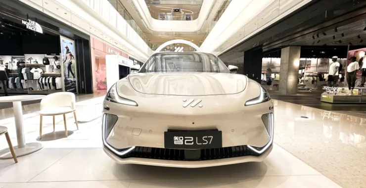 智己LS7纯电SUV新能源电动车