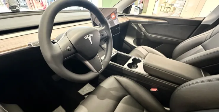 特斯拉model y电动车新能源