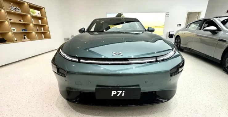 小鹏P7i新能源电动车