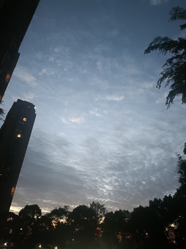 夜景天空高楼