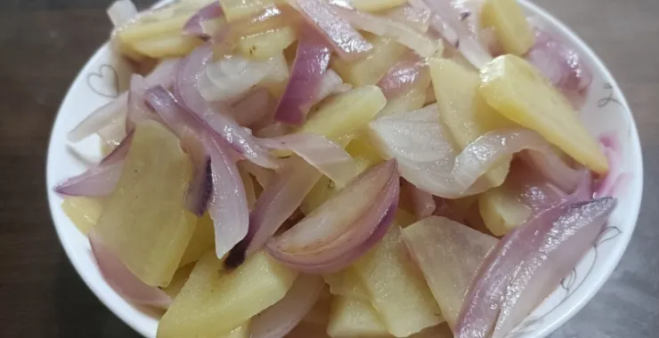 洋葱炒土豆片美食蔬菜小炒