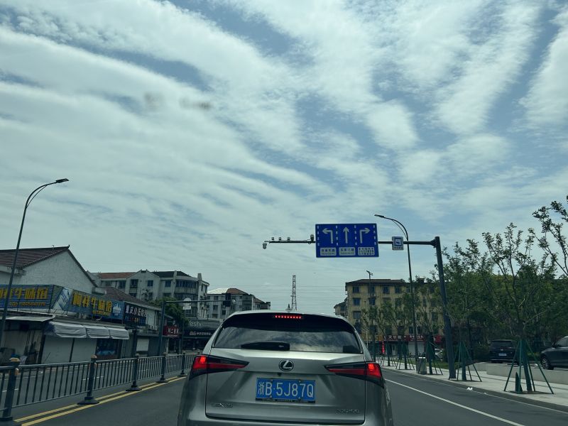 马路车辆汽车交通路标