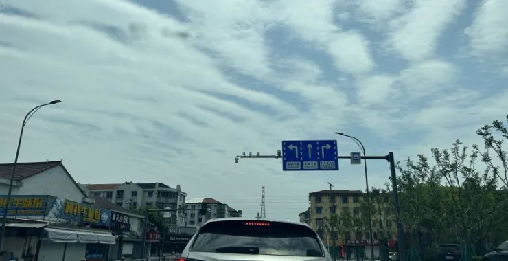 马路车辆汽车交通路标