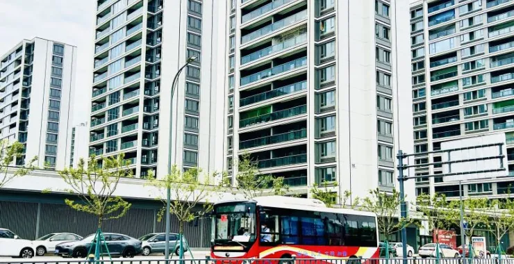 交通公交车马路小区城市
