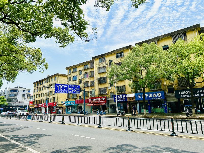 马路交通余姚南园新村老小区店铺