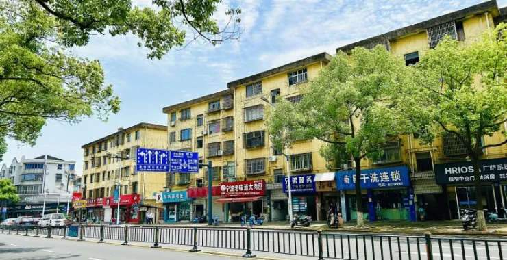 马路交通余姚南园新村老小区店铺