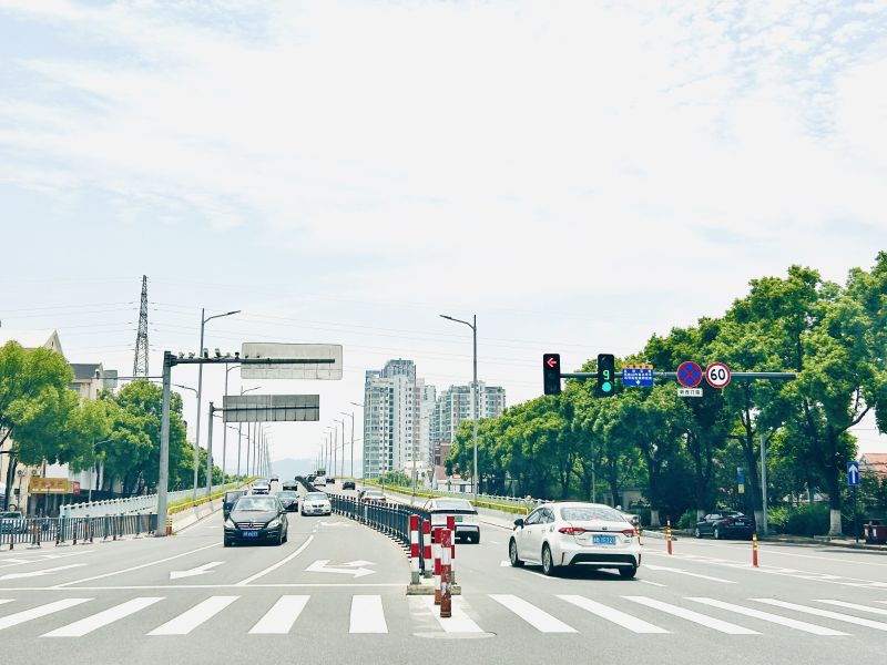 马路交通红绿灯车辆城市汽车