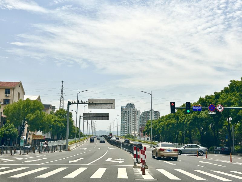 马路交通红绿灯车辆城市汽车