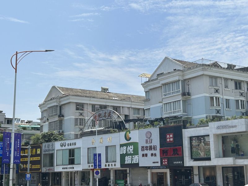 余姚世纪名苑小区二手房城市马路交通车辆汽车