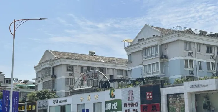余姚世纪名苑小区二手房城市马路交通车辆汽车