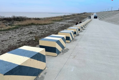 余姚泗门海堤堤坝海边赶海海风滩涂