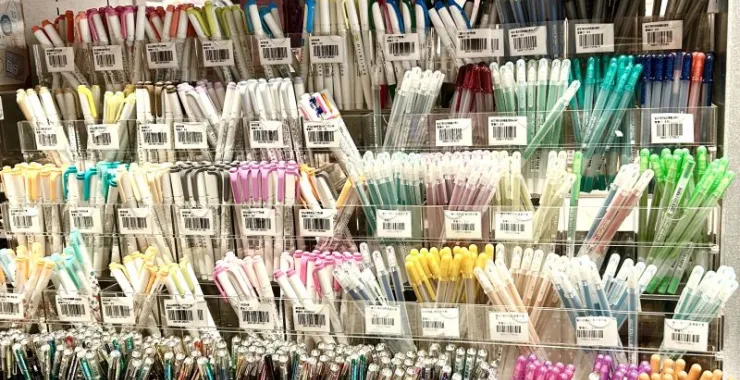 文具店进口圆珠笔学习用品学生书写