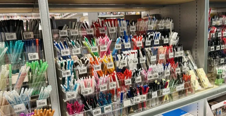 文具店进口圆珠笔学习用品学生书写