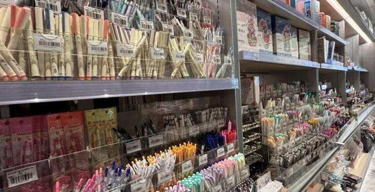 文具店进口圆珠笔学习用品学生书写