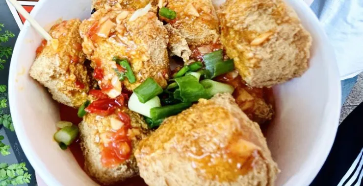 美食小吃美味臭豆腐油炸