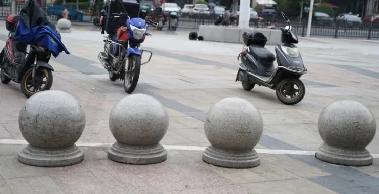 石墩电瓶车停车场