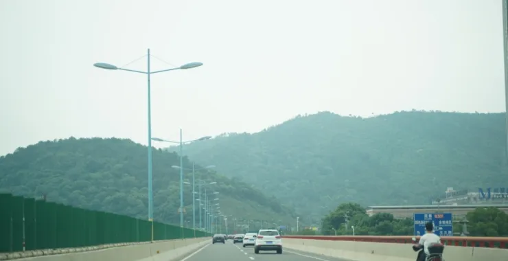 姚州大桥丰山马路汽车电瓶车