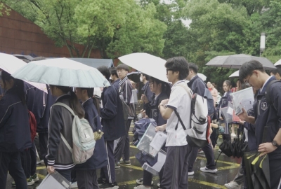 余姚中学高考现场考生家长人群