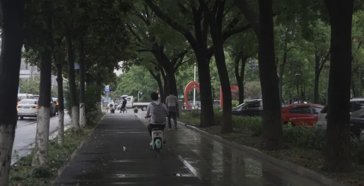 雨天梅雨季电瓶车