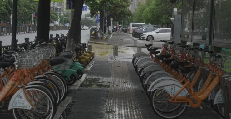 公共自行车黄色街头共享单车