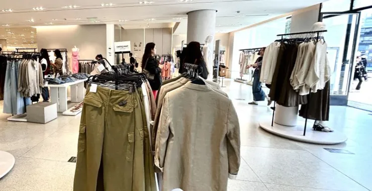 购物逛街换季女装服装衣服
